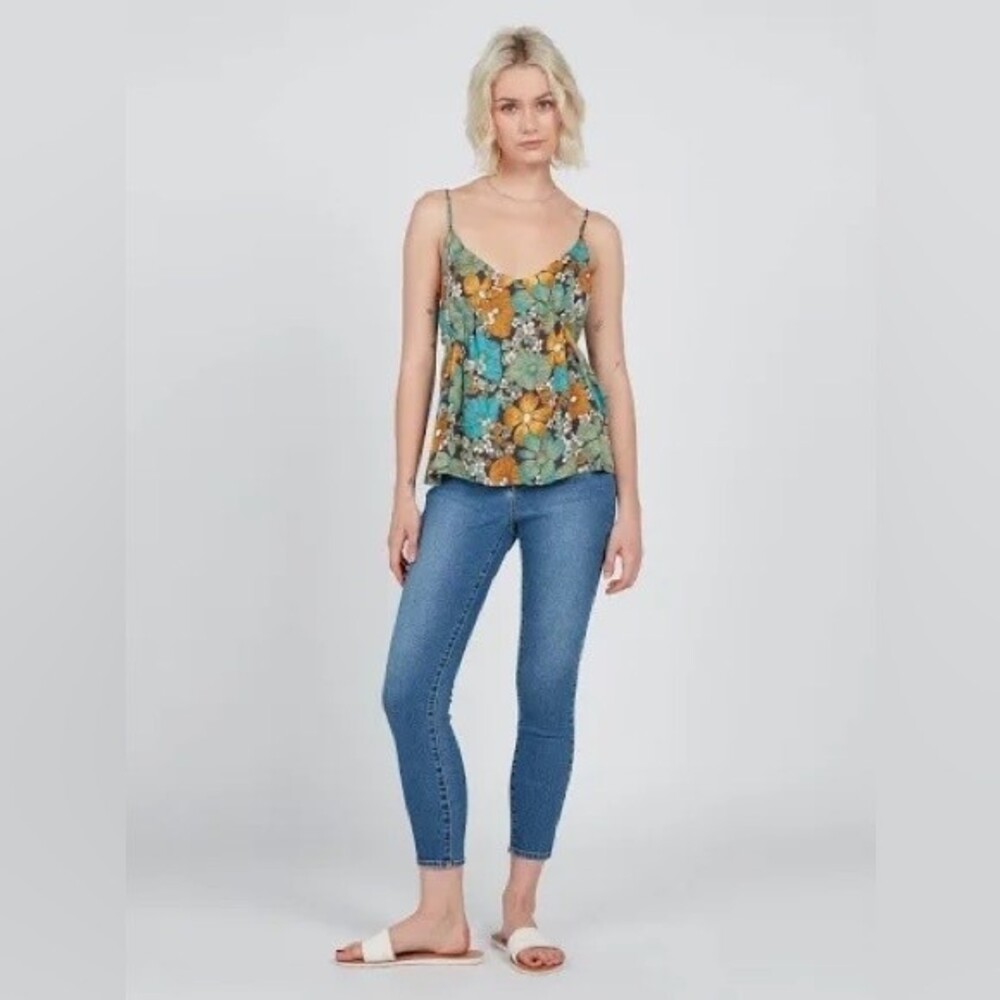 NWT VOLCOM Luvley Daze Floral Cami. Size XS - Picture 9 of 16